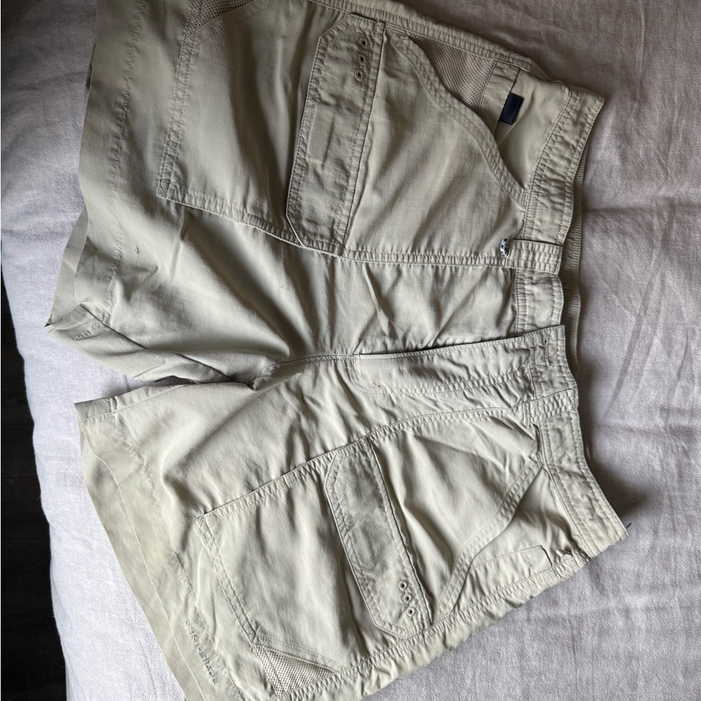 Columbia Light Beige Cargo Shorts